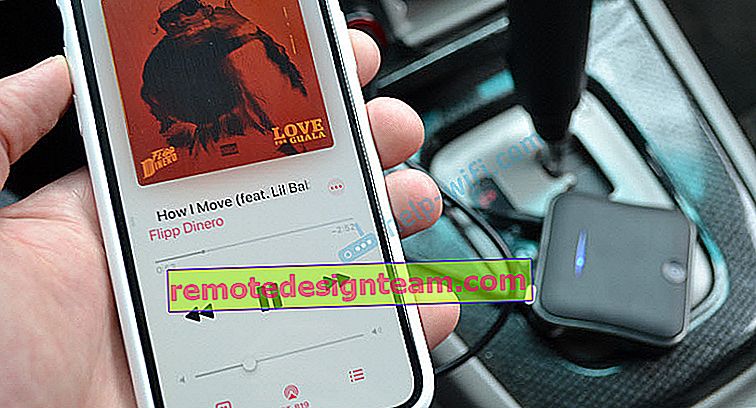 Mendengarkan musik di dalam mobil melalui pemancar Bluetooth dari smartphone