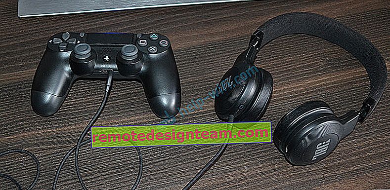 Menghubungkan headphone melalui joystick UALSHOCK di PS4