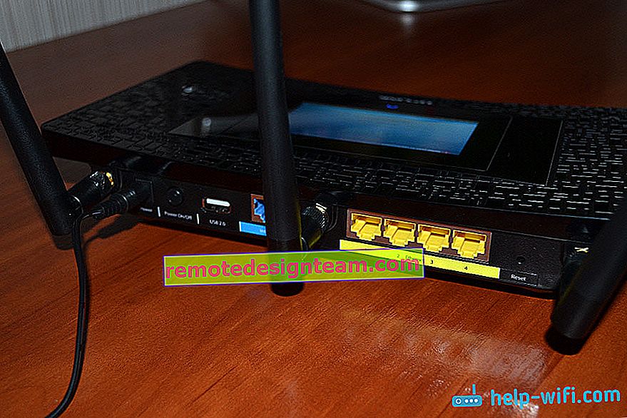 Foto: porte e pulsanti del router TP-Link AC1900 Touch P5
